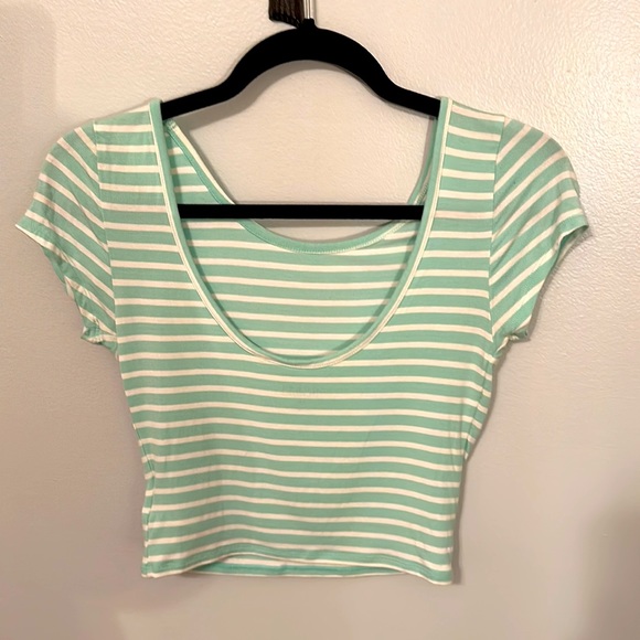 GUESS crop T-shirt,White and light blue stripes. Size small.Reversible scoopneck - Picture 2 of 4